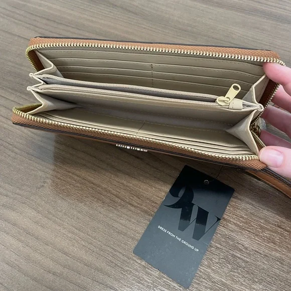 NWT Nine West Brown and Cream Wristlet Clutch Wallet - Picture 4 of 6